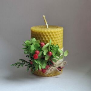 Lumânare de Crăciun cu hortensie verde si bobite roșii